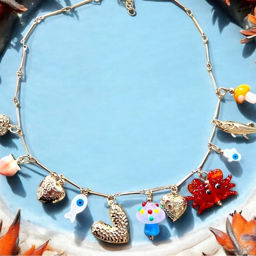 Adorable gold toned summer fun charm necklace. Crab boils here we come! - Picture 10 of 17
